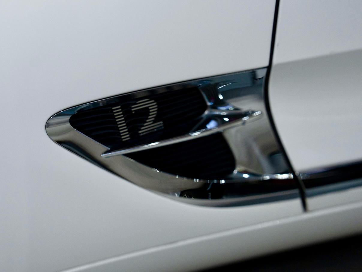 Bentley Ou Lu 2018 thumb 8