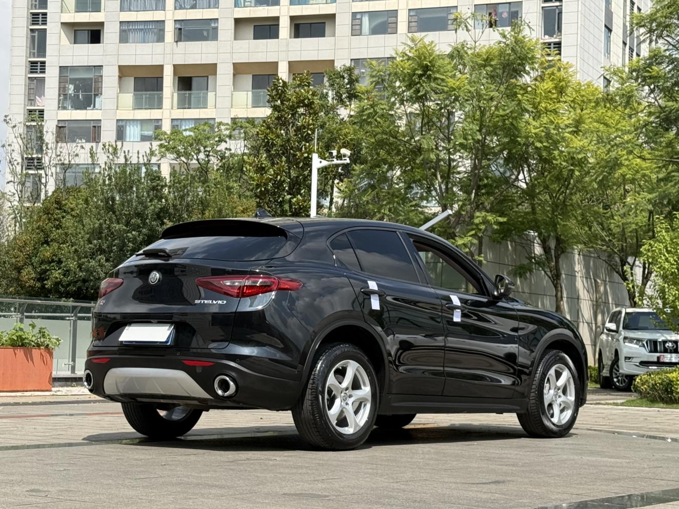 Alfa Romeo Stelvio 2017 thumb 5
