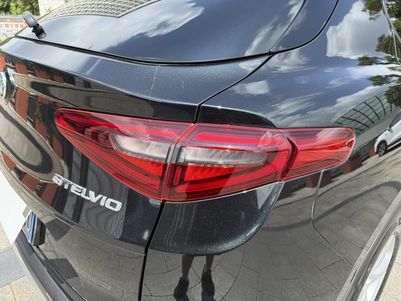 Alfa Romeo Stelvio 2017 thumb 8