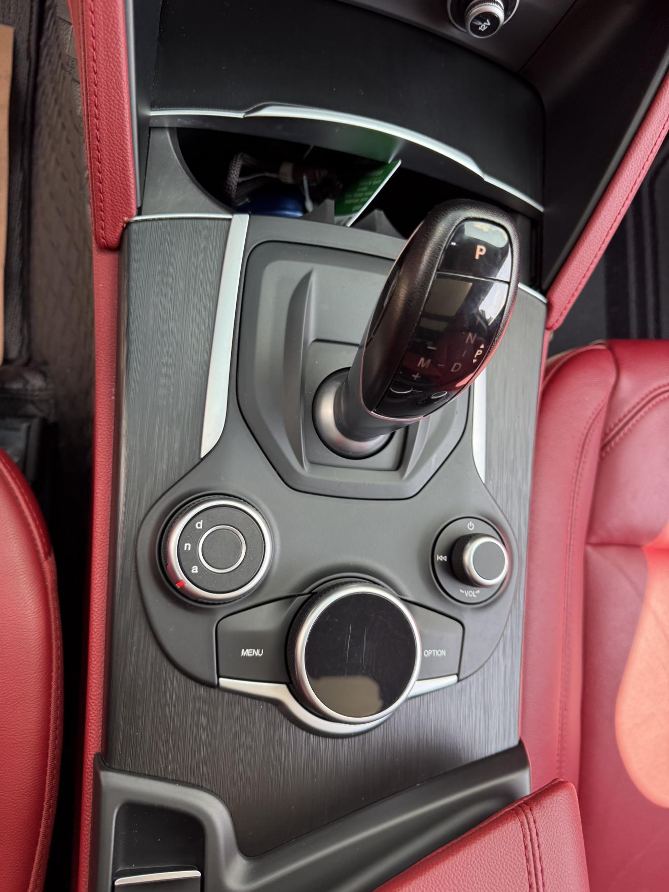 Alfa Romeo Stelvio 2017 thumb 12