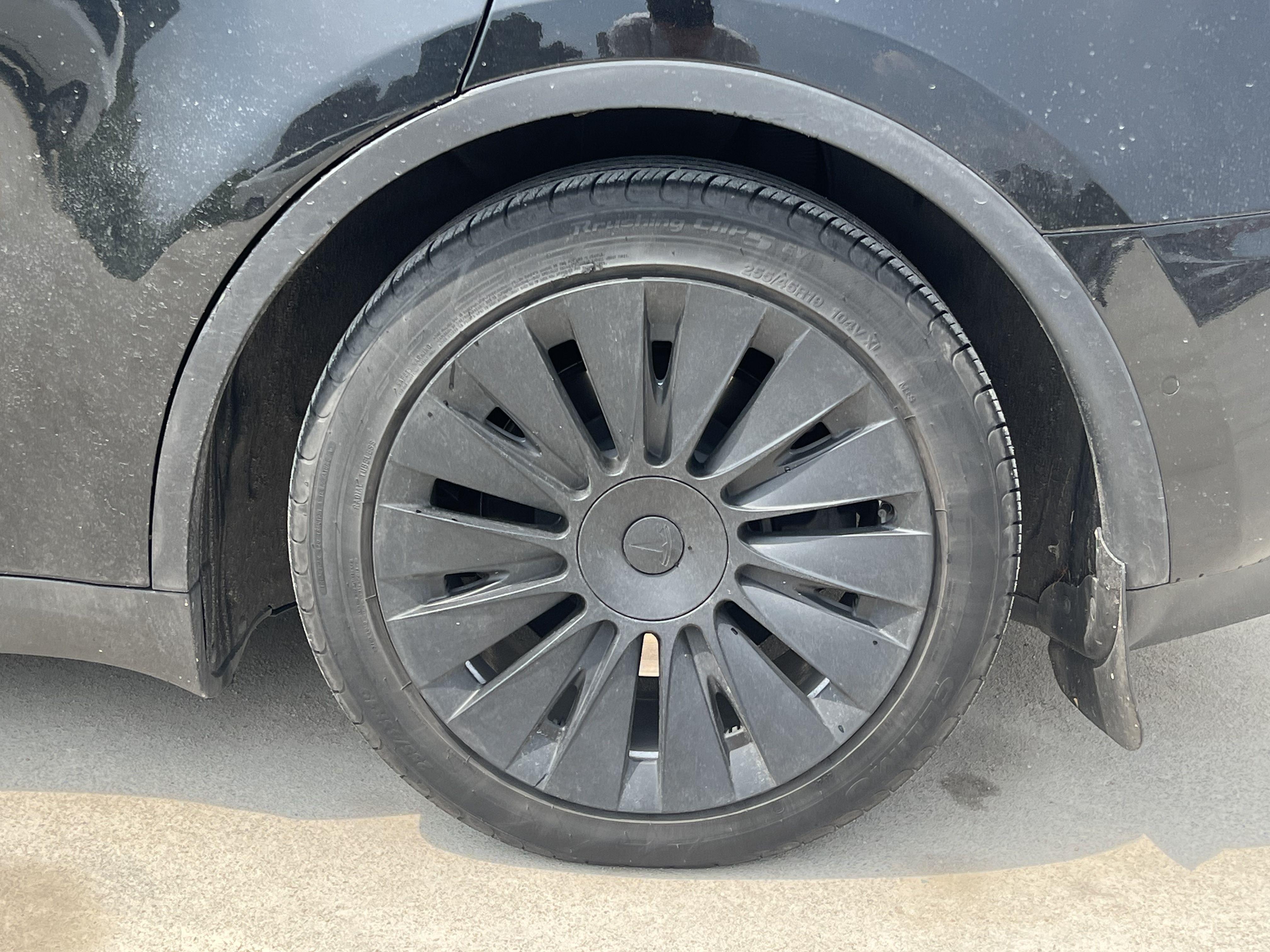Tesla Model Y 2022 thumb 4