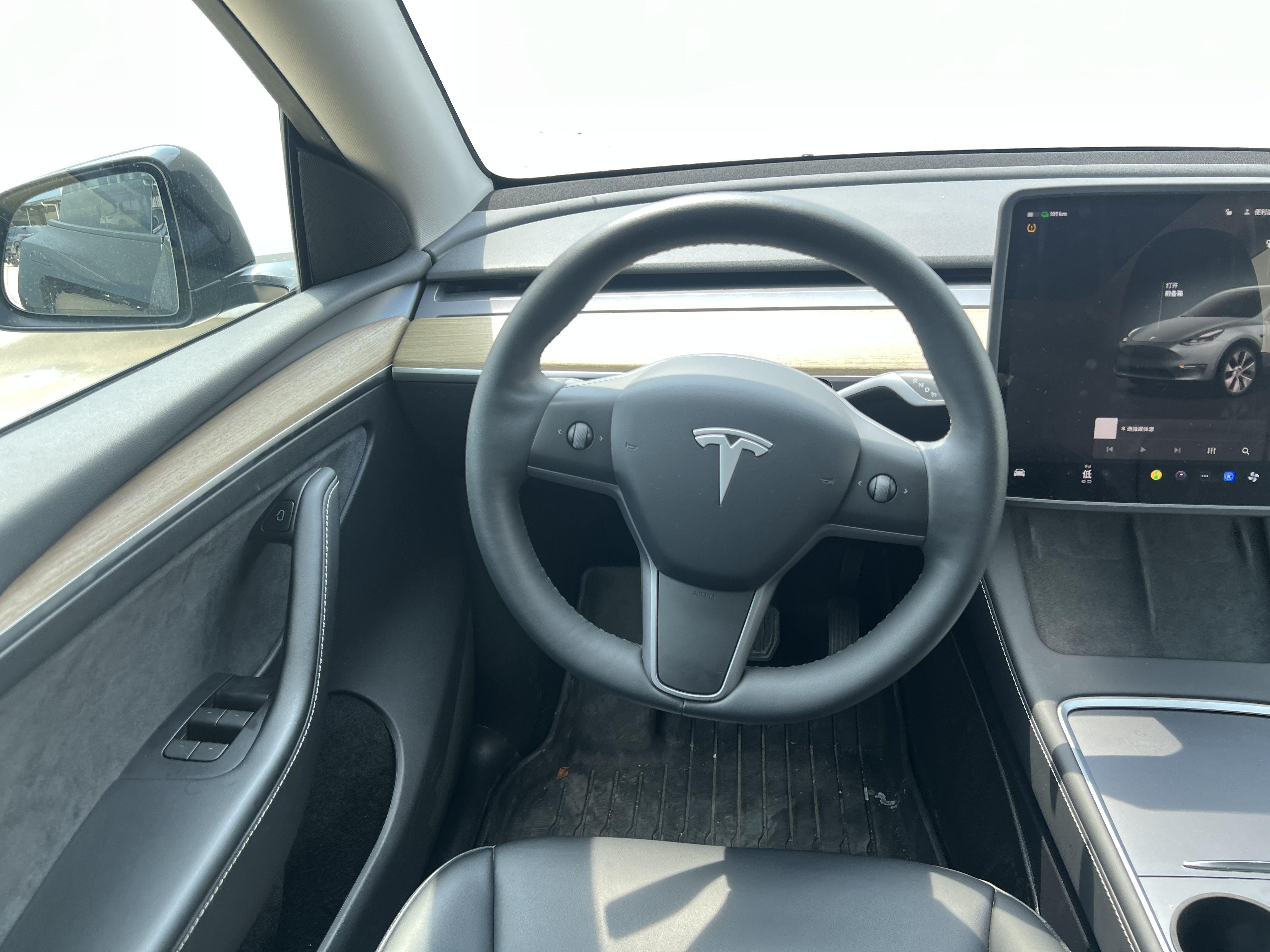 Tesla Model Y 2022 thumb 12