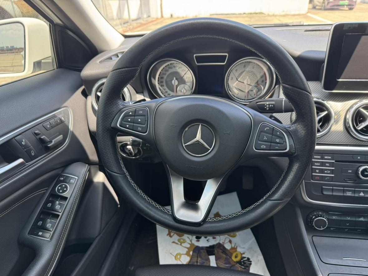 Mercedes-Benz GLA 2016 thumb 6
