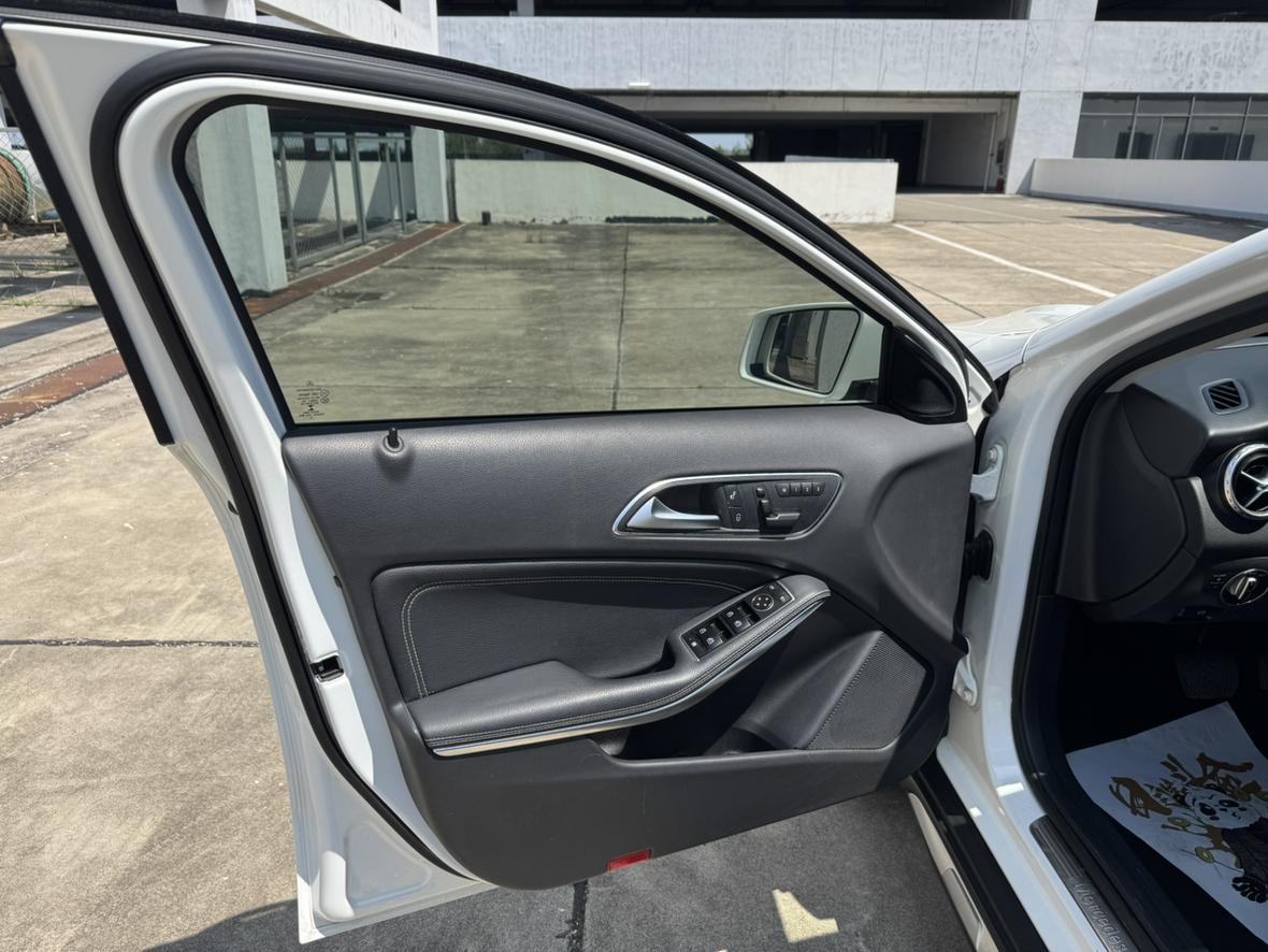 Mercedes-Benz GLA 2016 thumb 9
