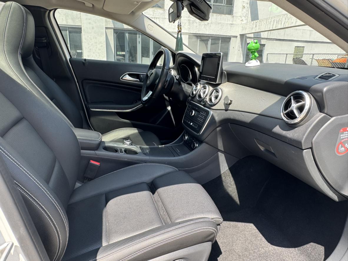Mercedes-Benz GLA 2016 thumb 11