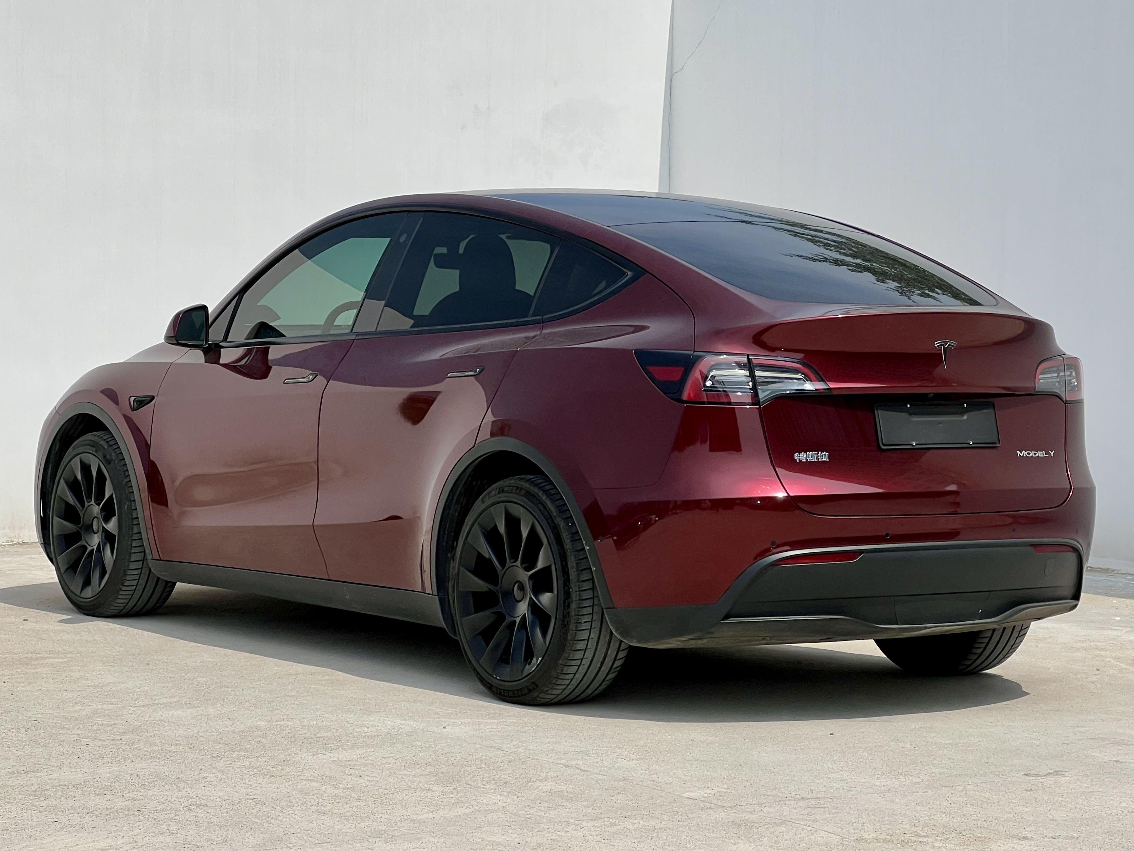 Tesla Model Y 2021 thumb 2