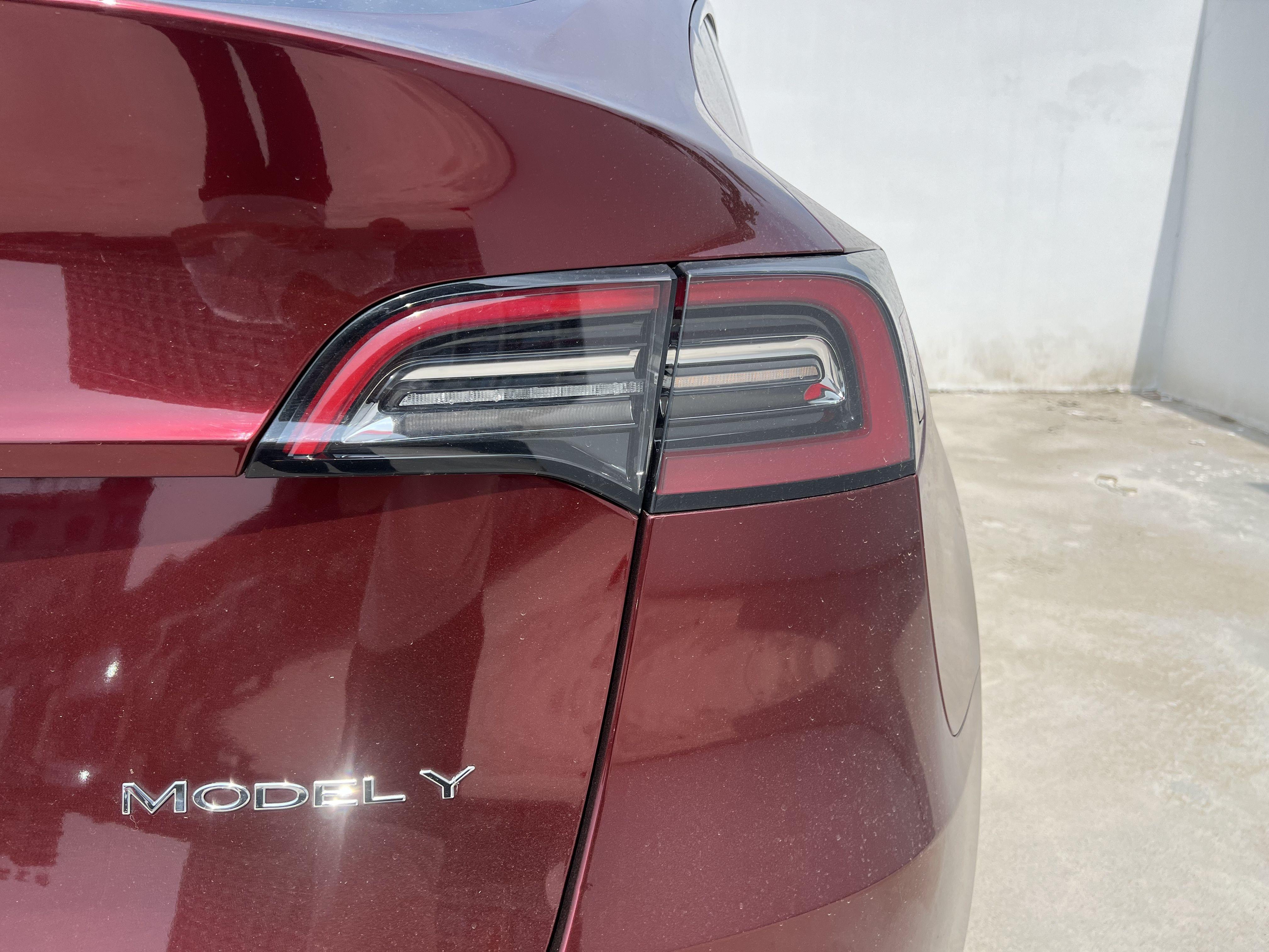 Tesla Model Y 2021 thumb 6