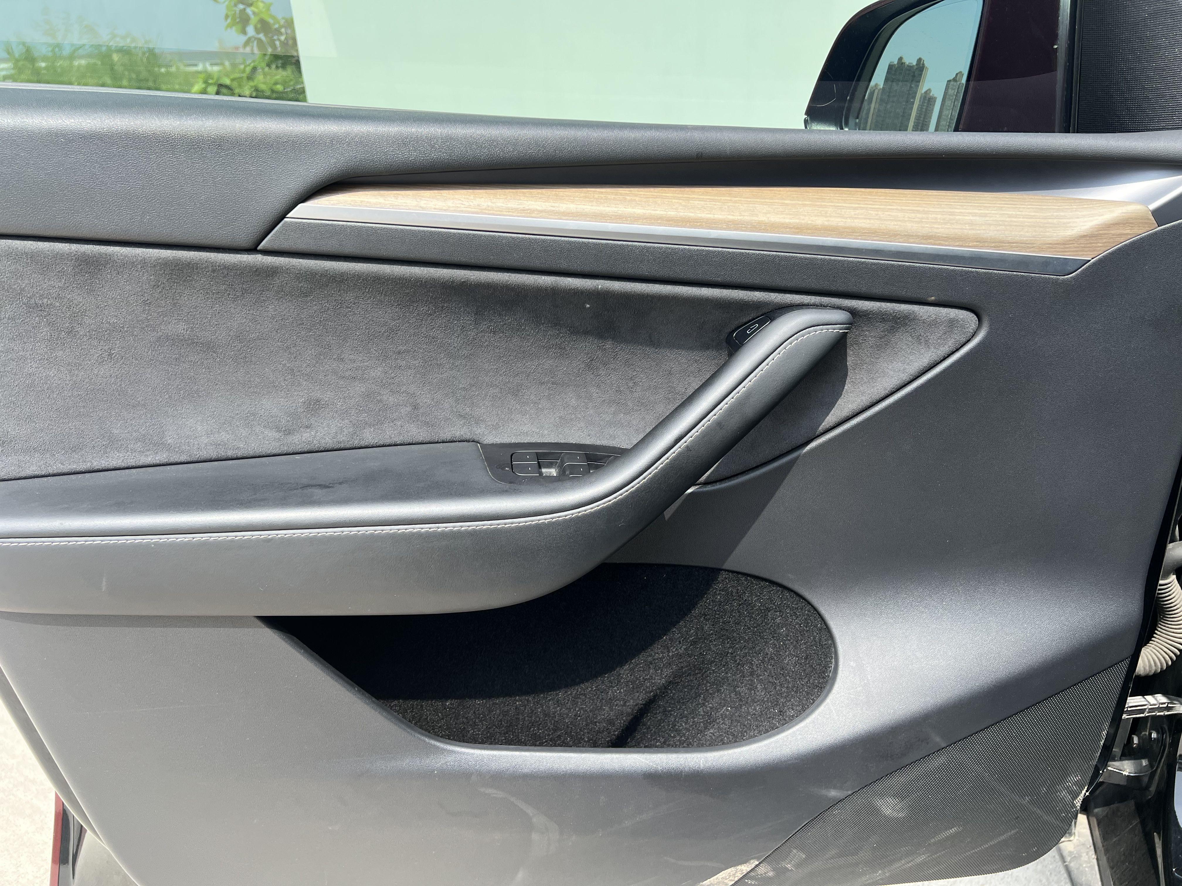 Tesla Model Y 2021 thumb 10