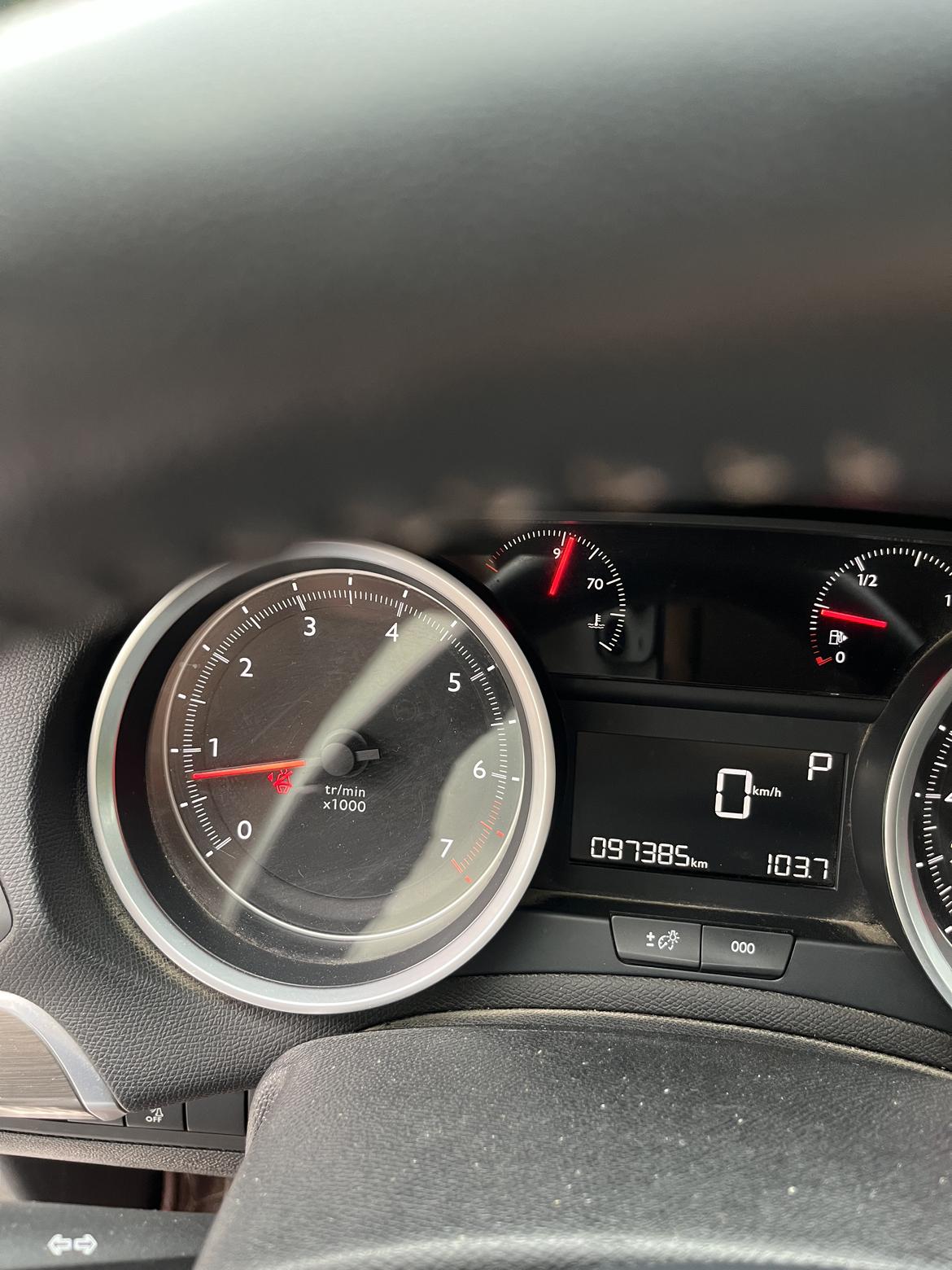 Peugeot 408 2016 thumb 8