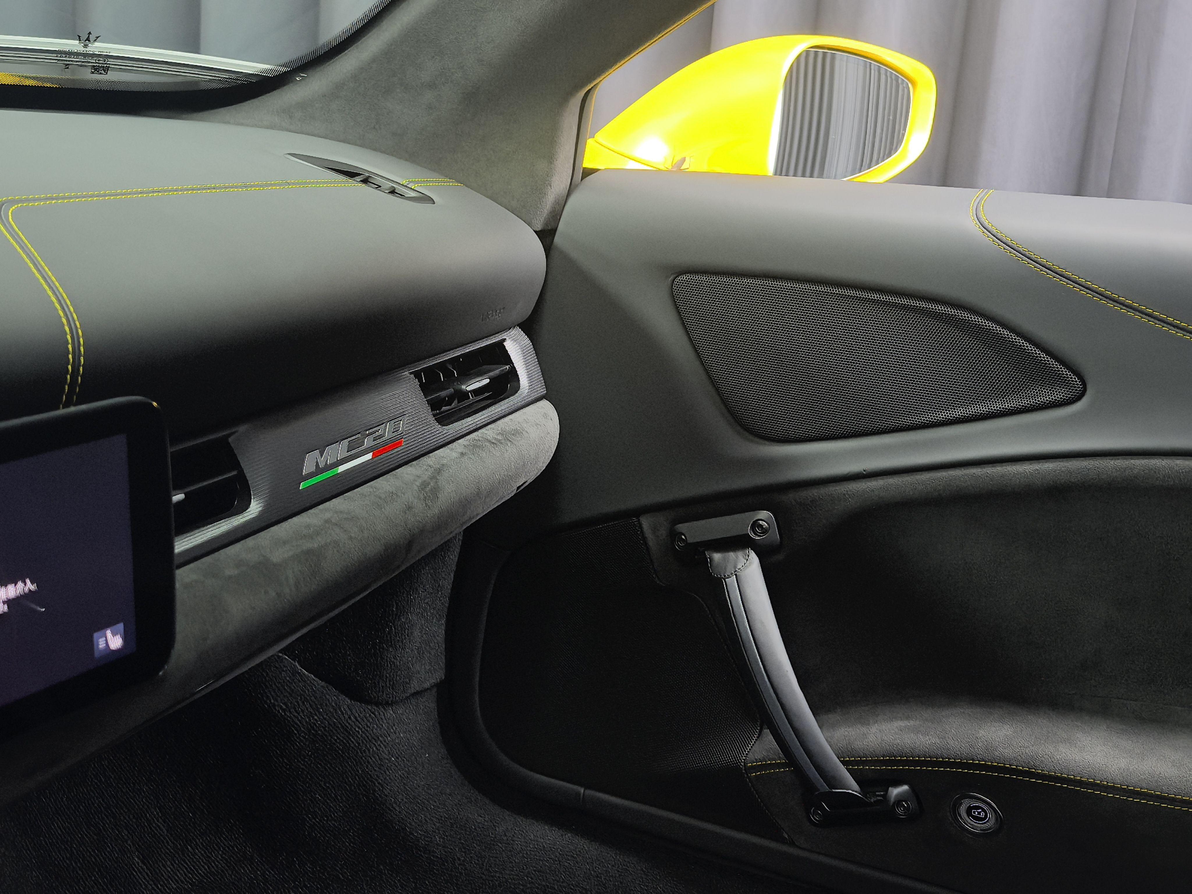 Maserati MC20 2021 thumb 2