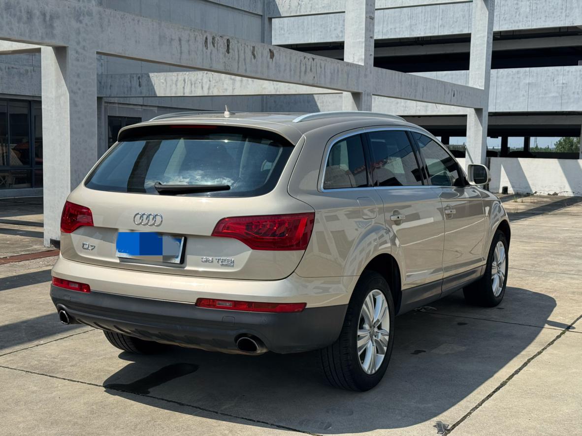 Audi Q7 2014 thumb 4