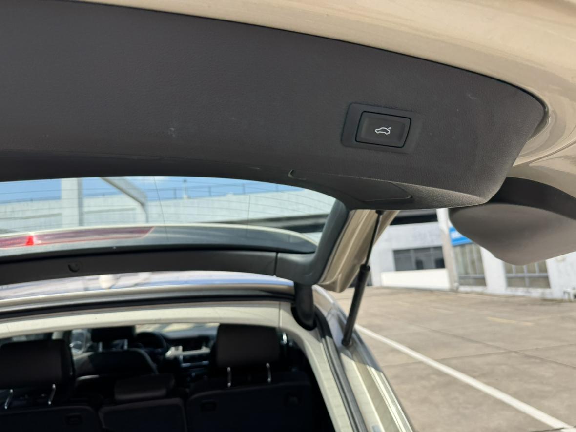 Audi Q7 2014 thumb 8