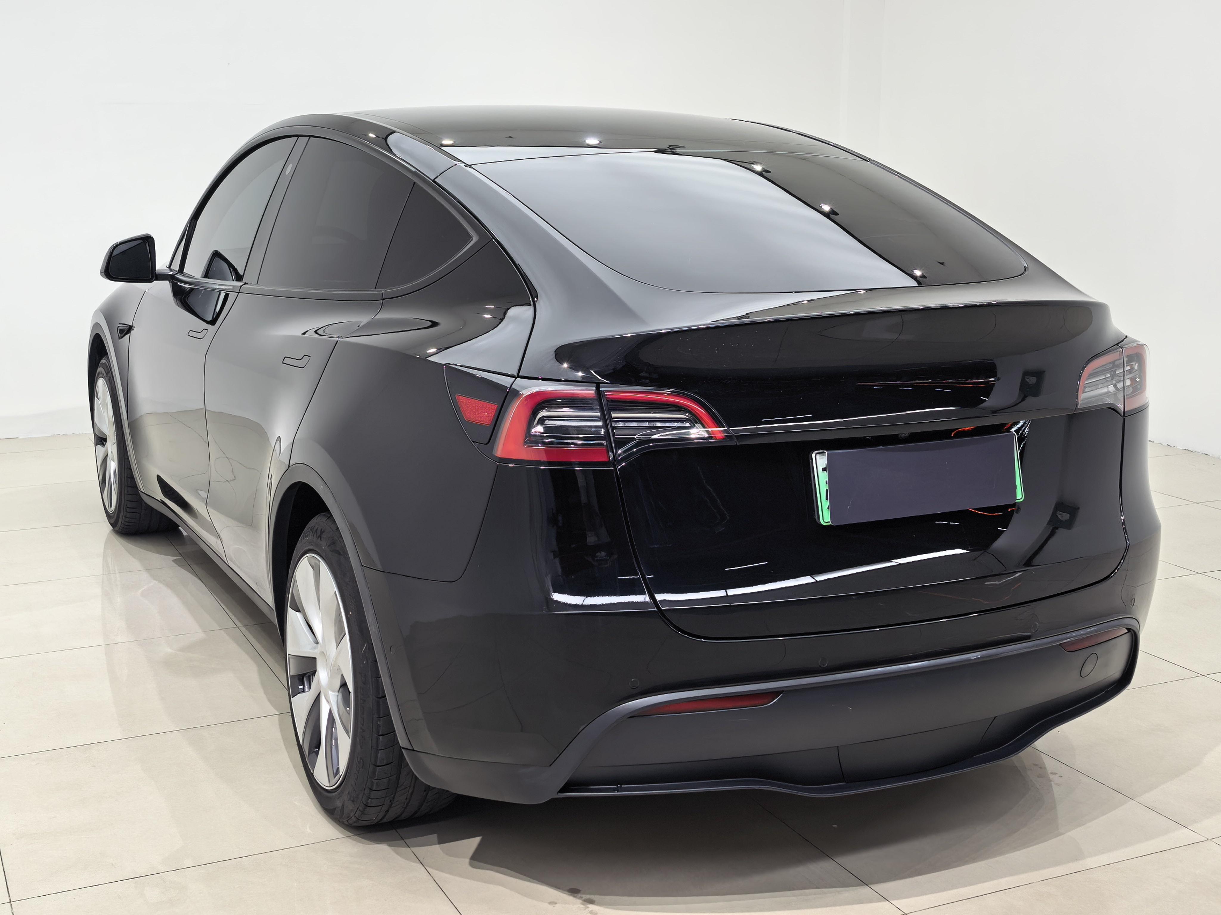 Tesla Model Y 2022 thumb 2