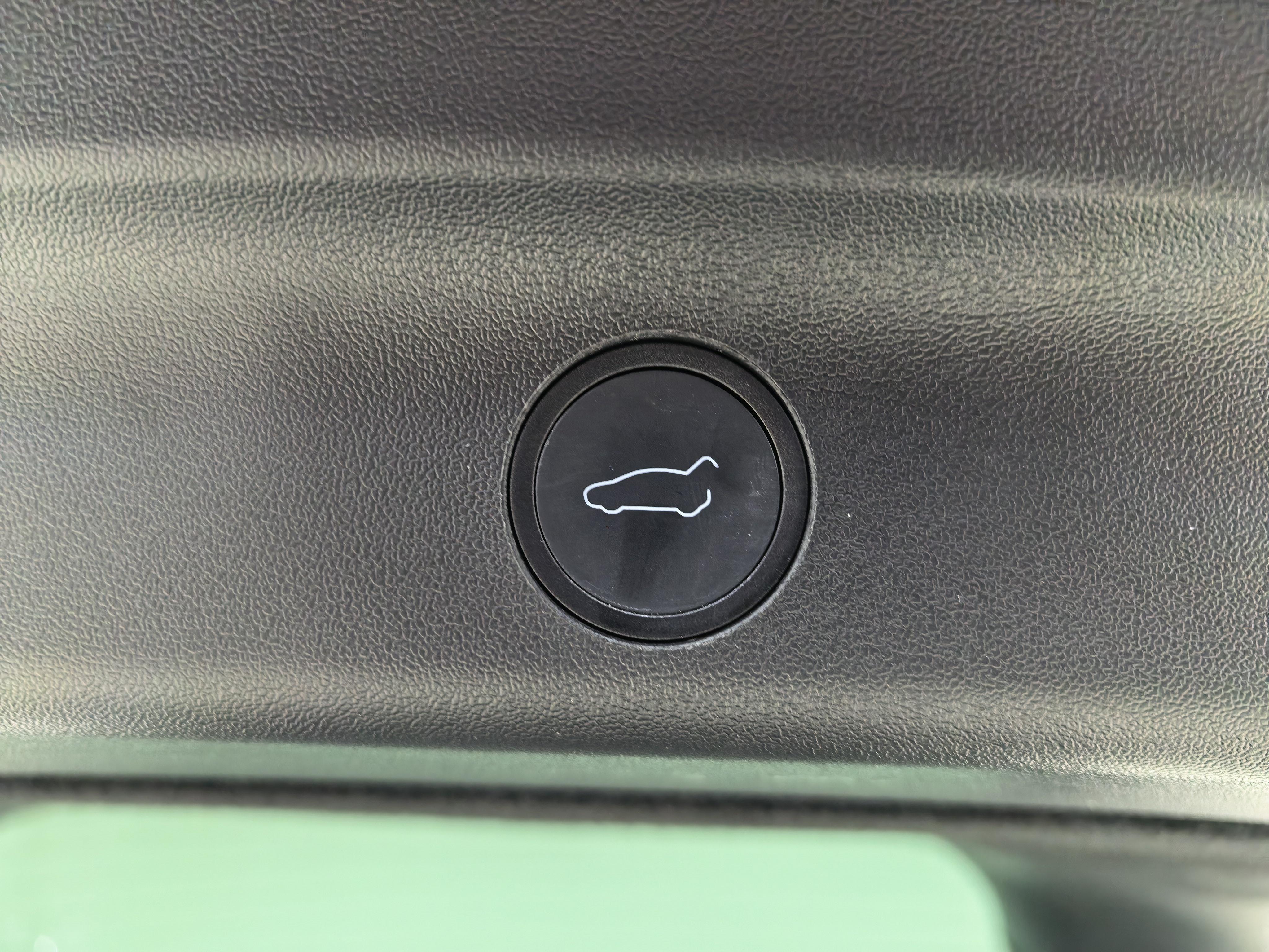 Tesla Model Y 2022 thumb 8