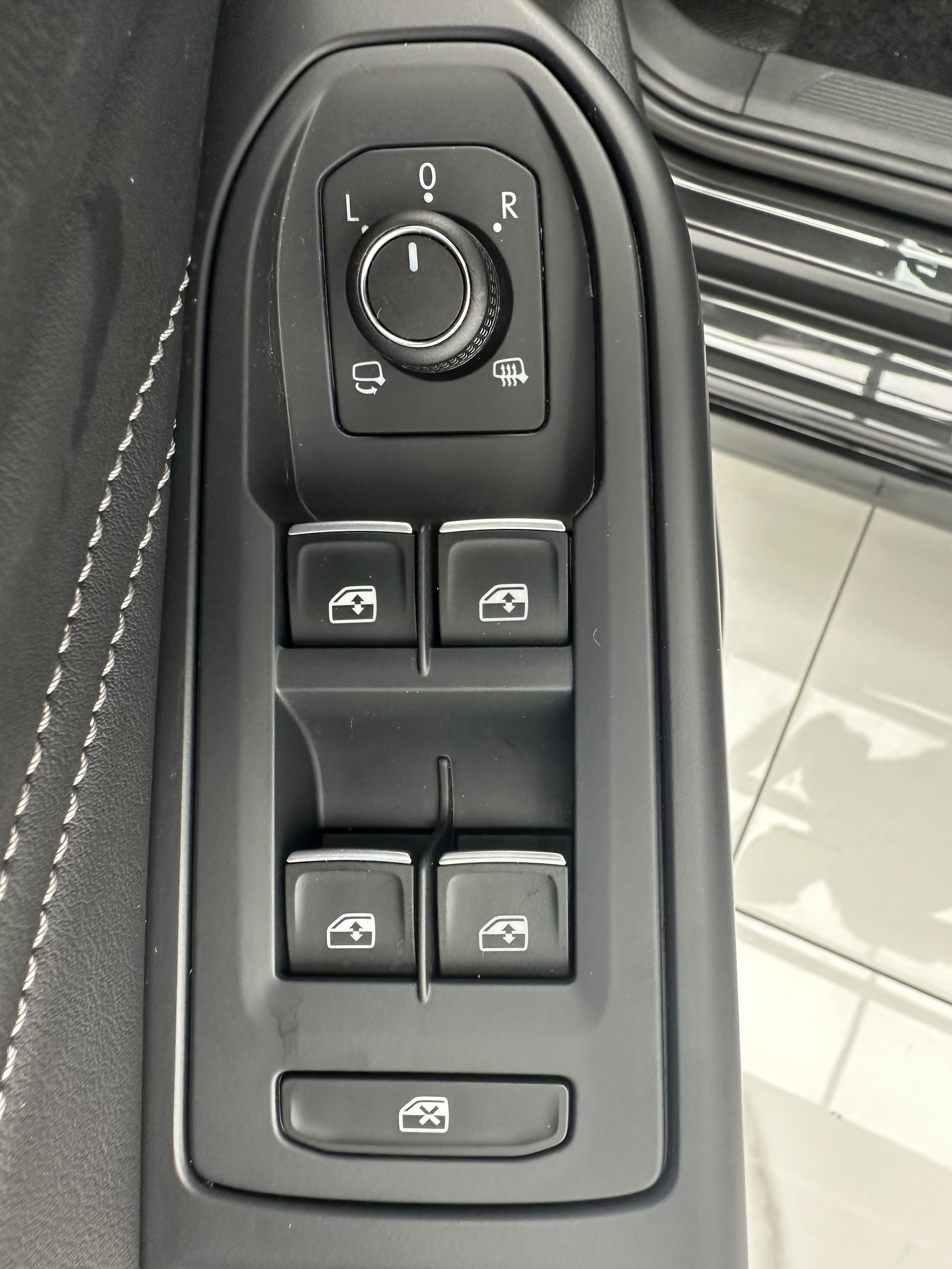 Volkswagen Golf Sportsvan 2023 thumb 6