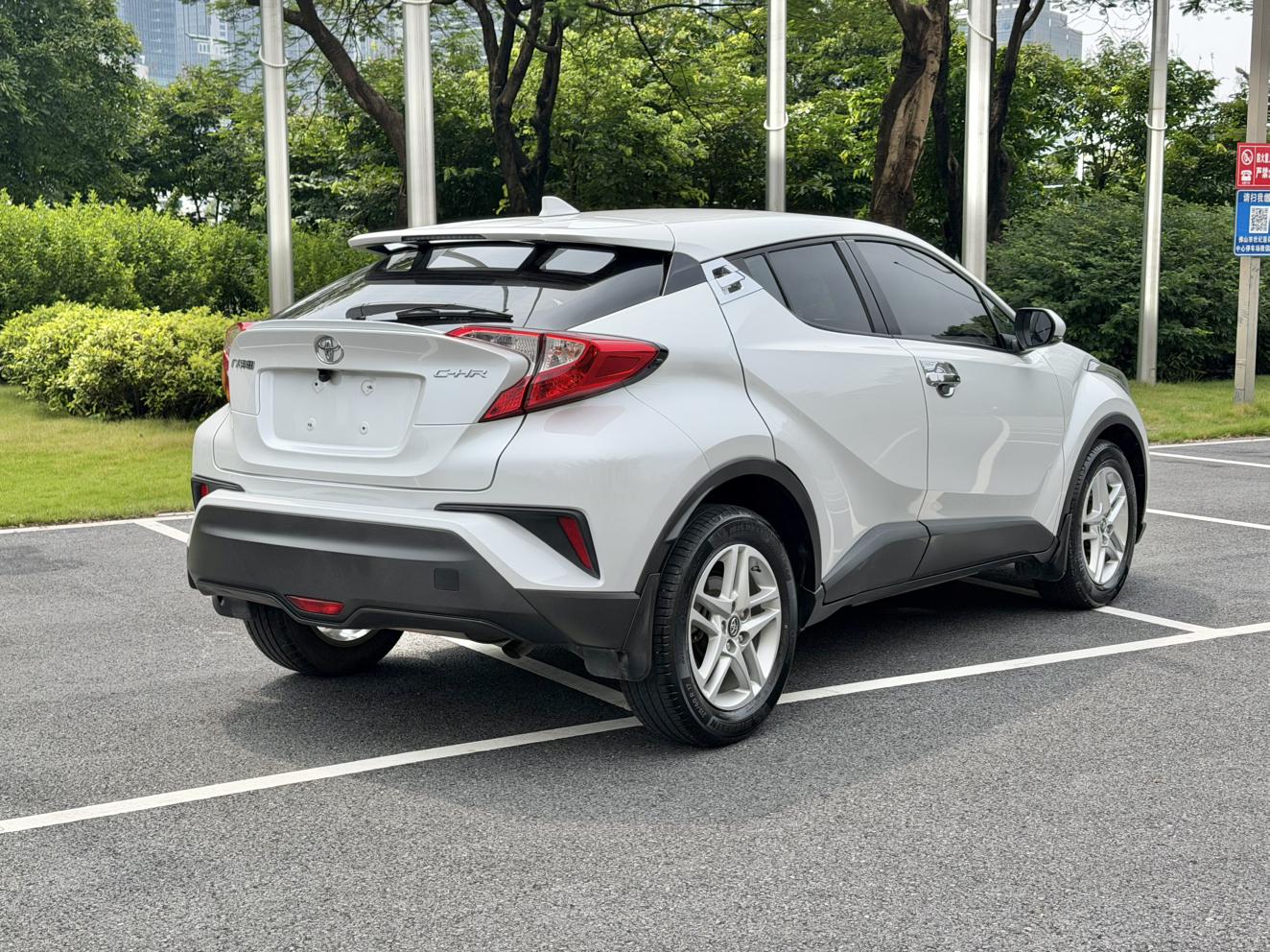 Toyota C-HR 2021 thumb 4