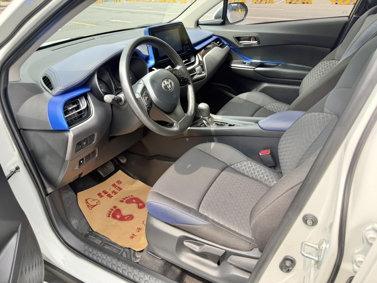Toyota C-HR 2021 thumb 11