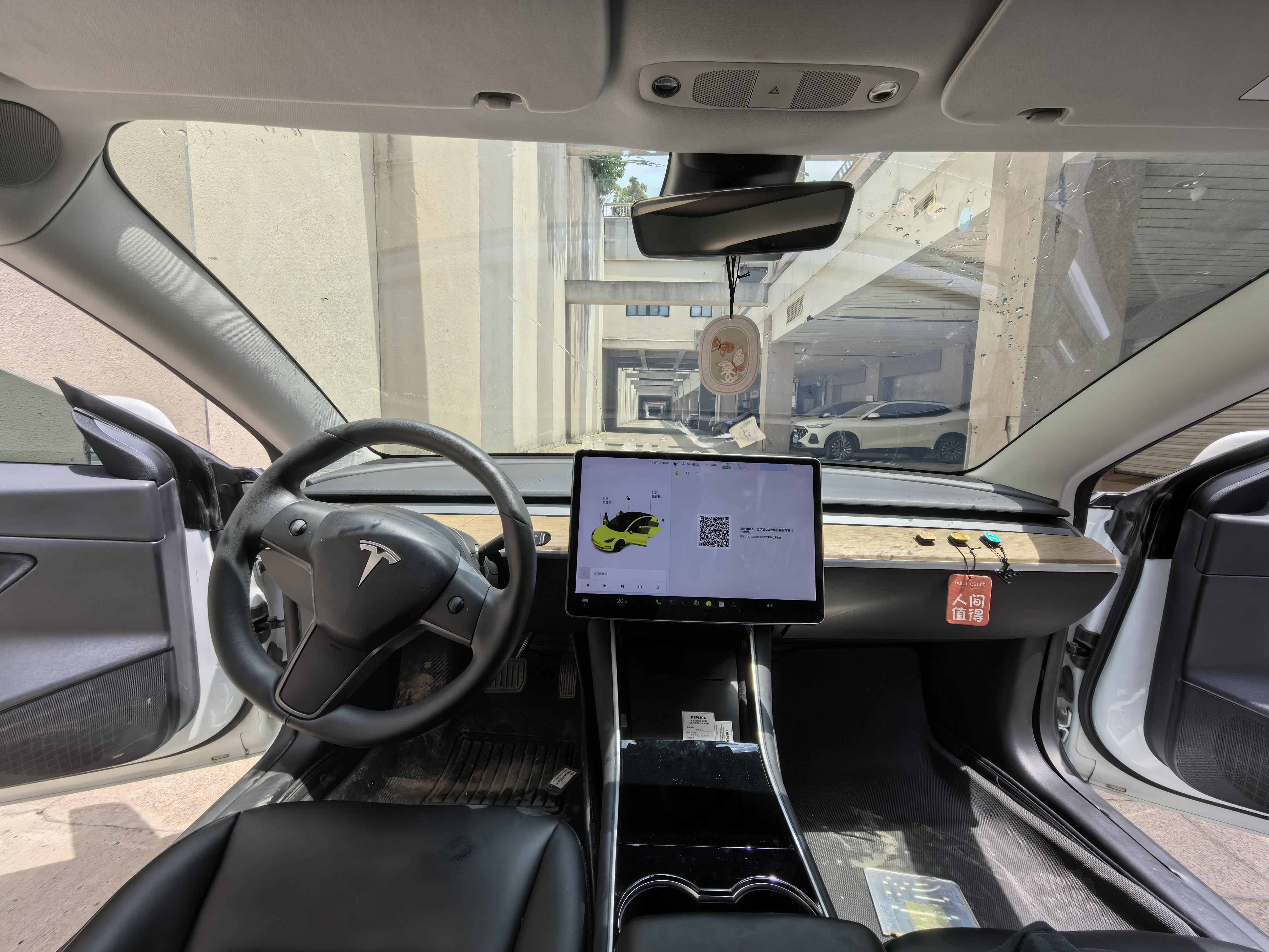 Tesla Model 3 2019 thumb 4