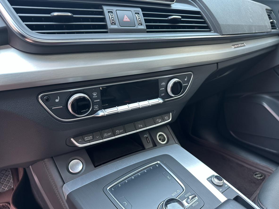 Audi Q5 2018 thumb 10