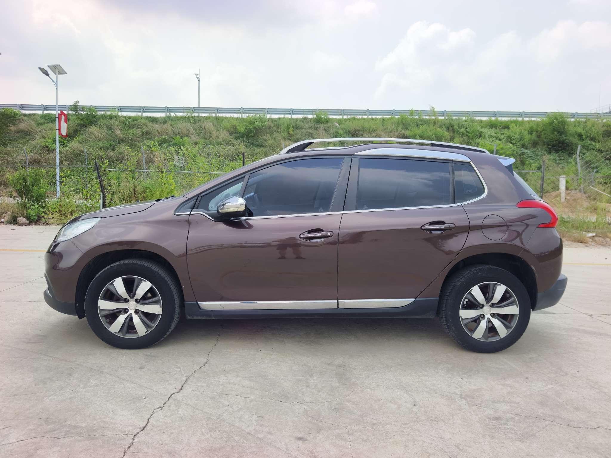 Peugeot 2008 2014 thumb 2