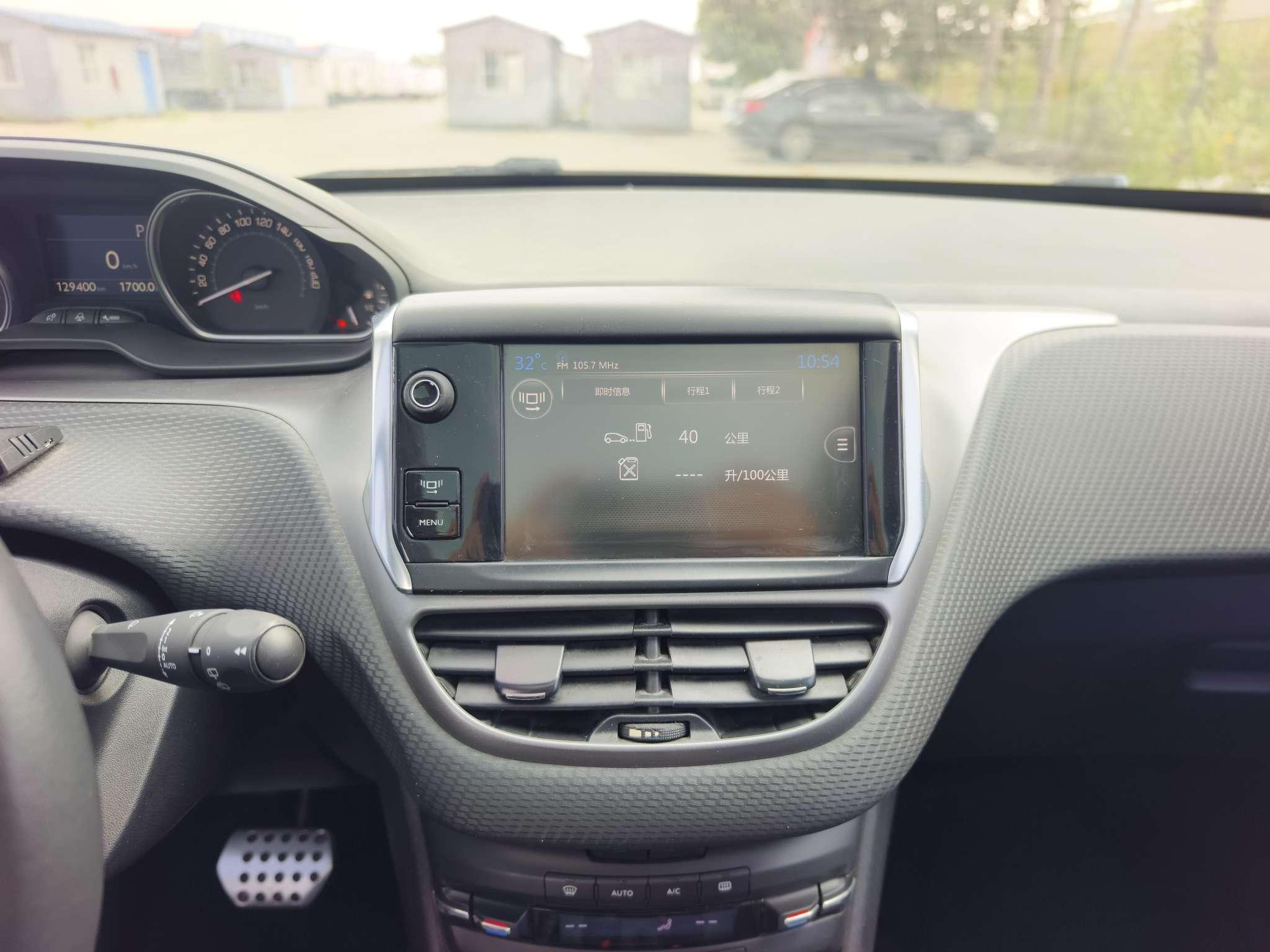 Peugeot 2008 2014 thumb 9