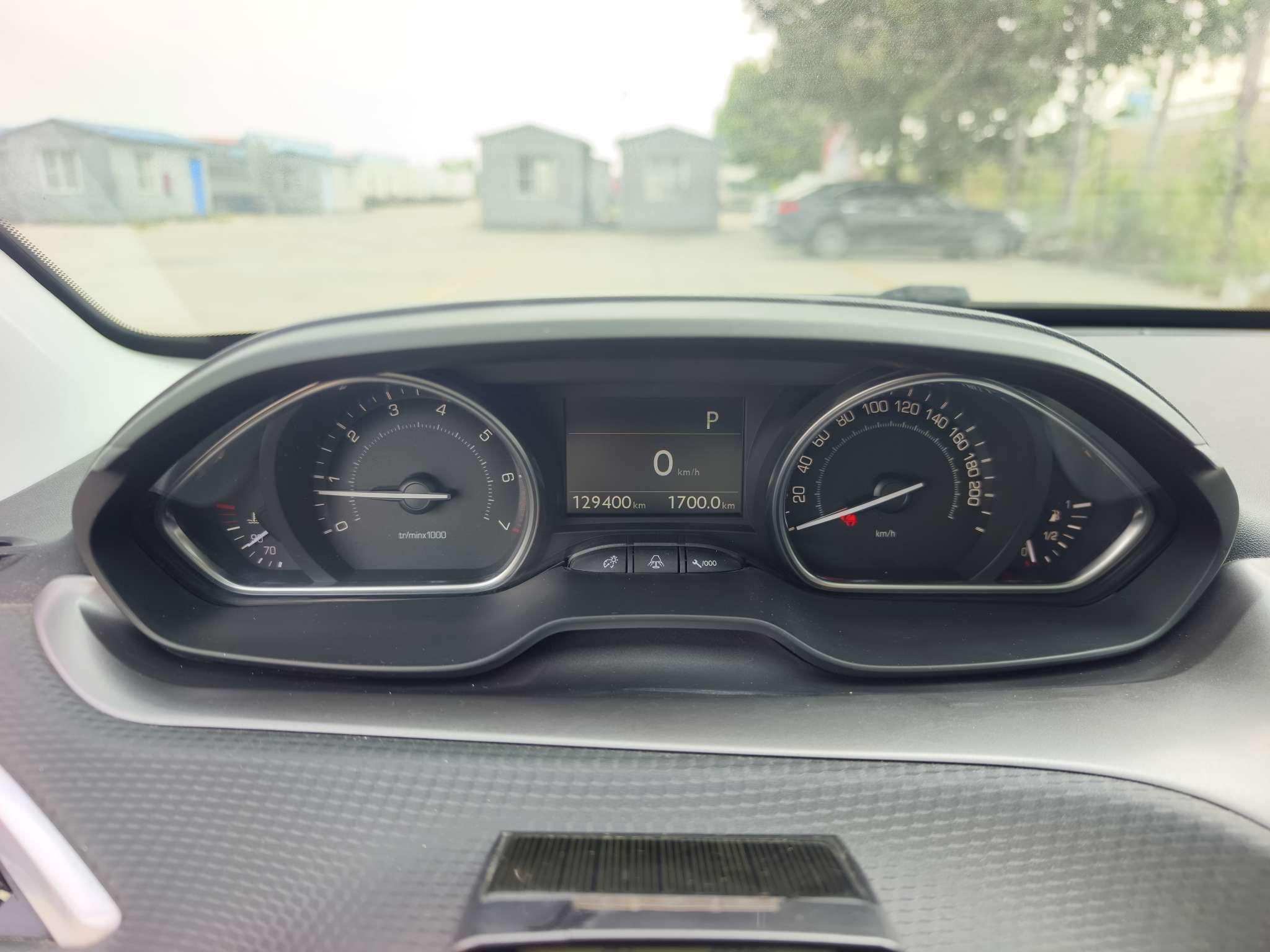 Peugeot 2008 2014 thumb 12