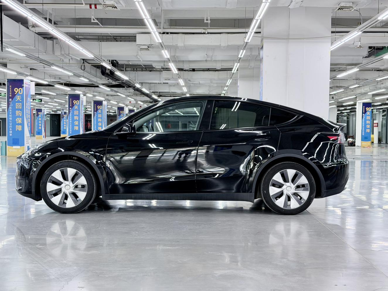 Tesla Model Y 2022 thumb 2