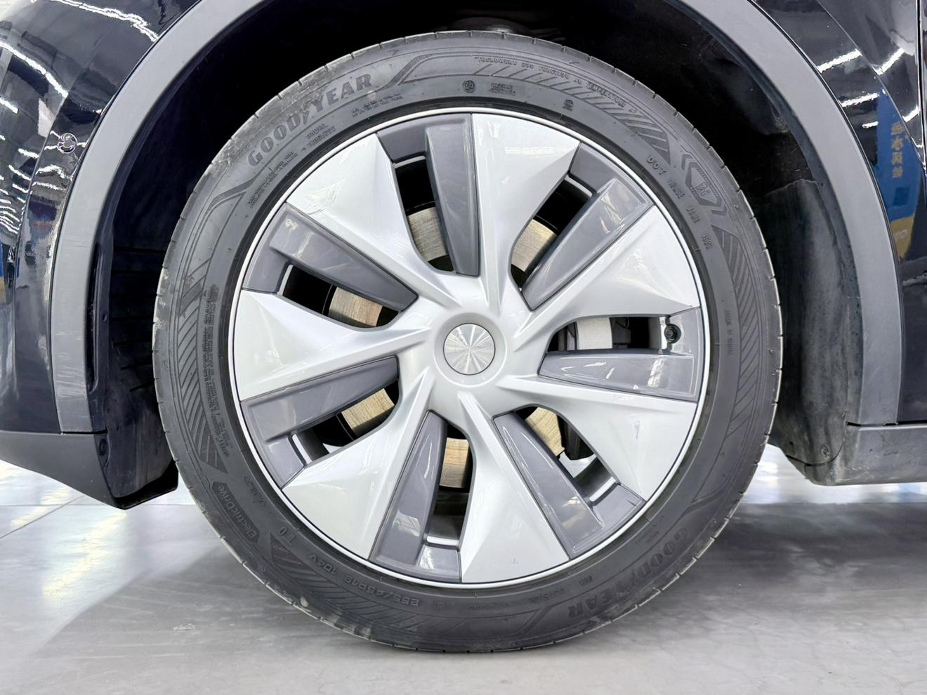 Tesla Model Y 2022 thumb 6