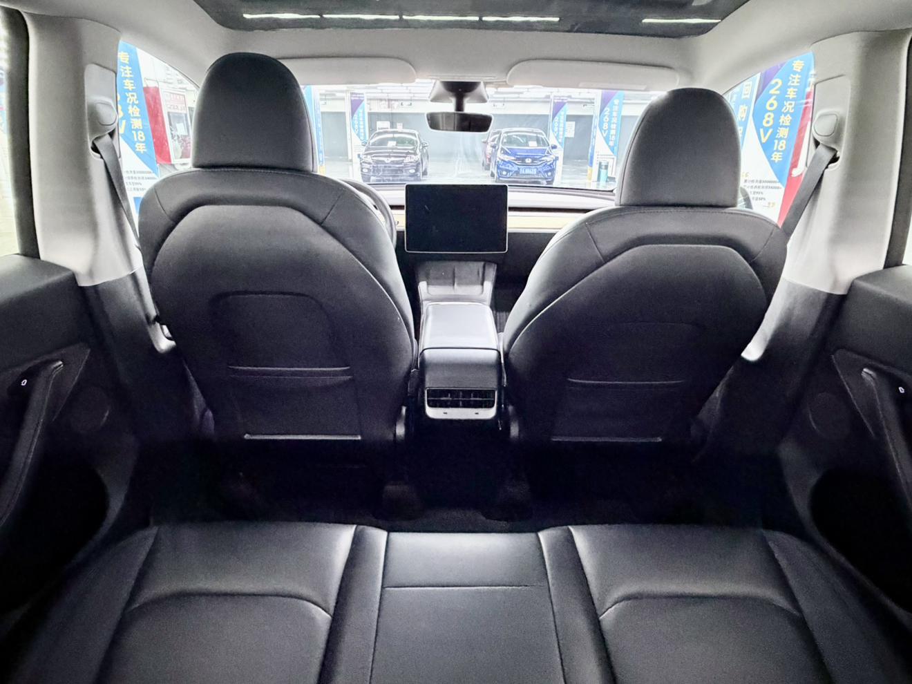Tesla Model Y 2022 thumb 10