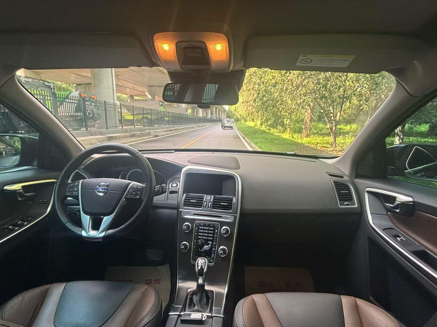 Volvo XC60 2015 thumb 5