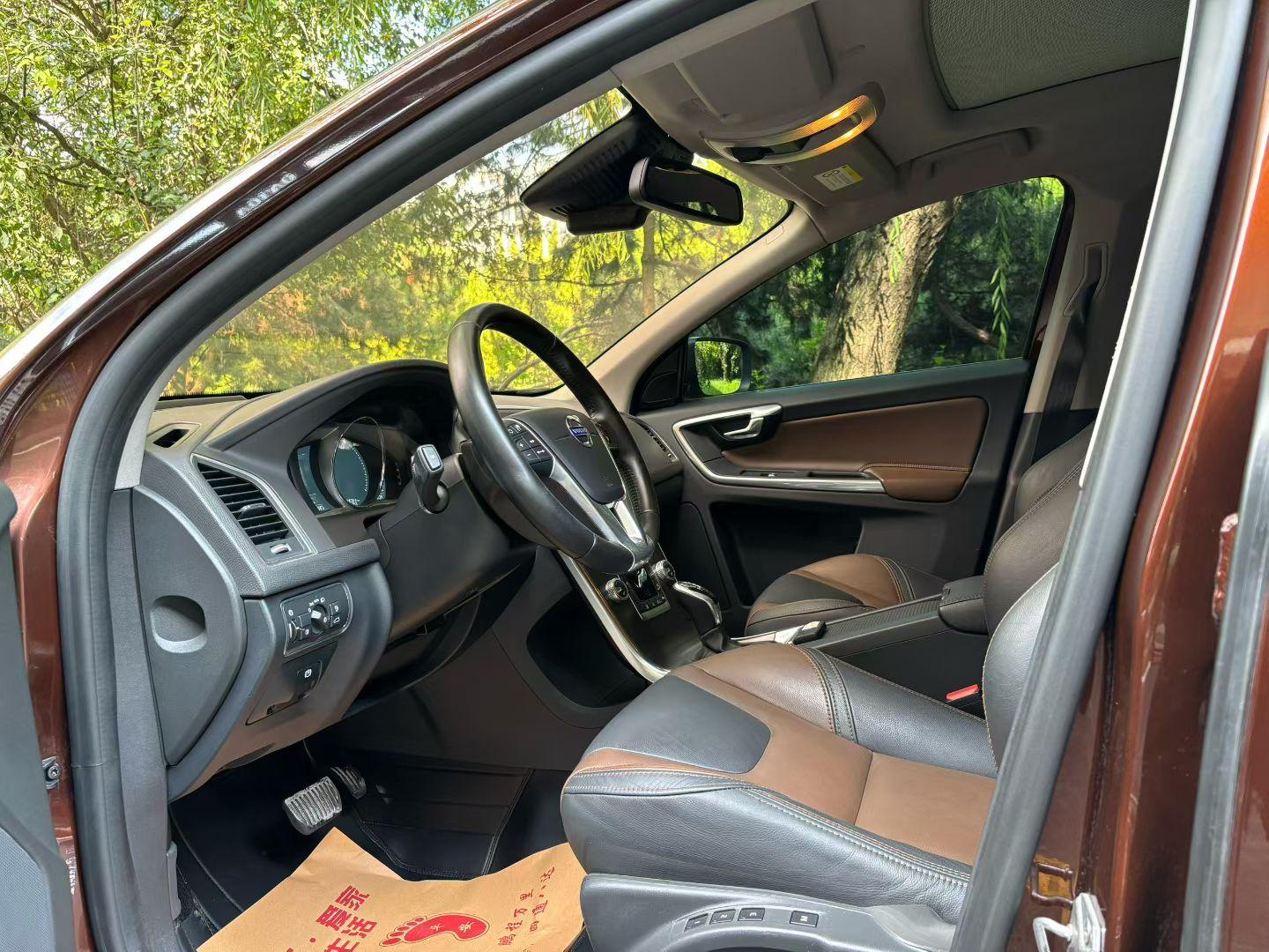 Volvo XC60 2015 thumb 6