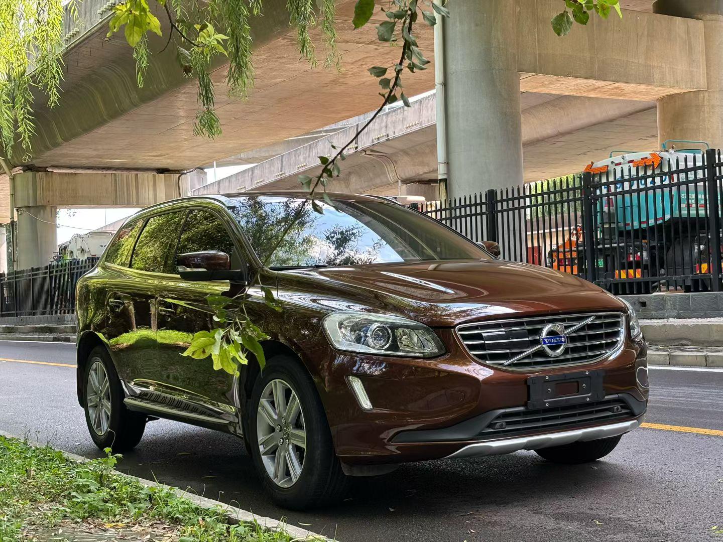 Volvo XC60 2015 thumb 10