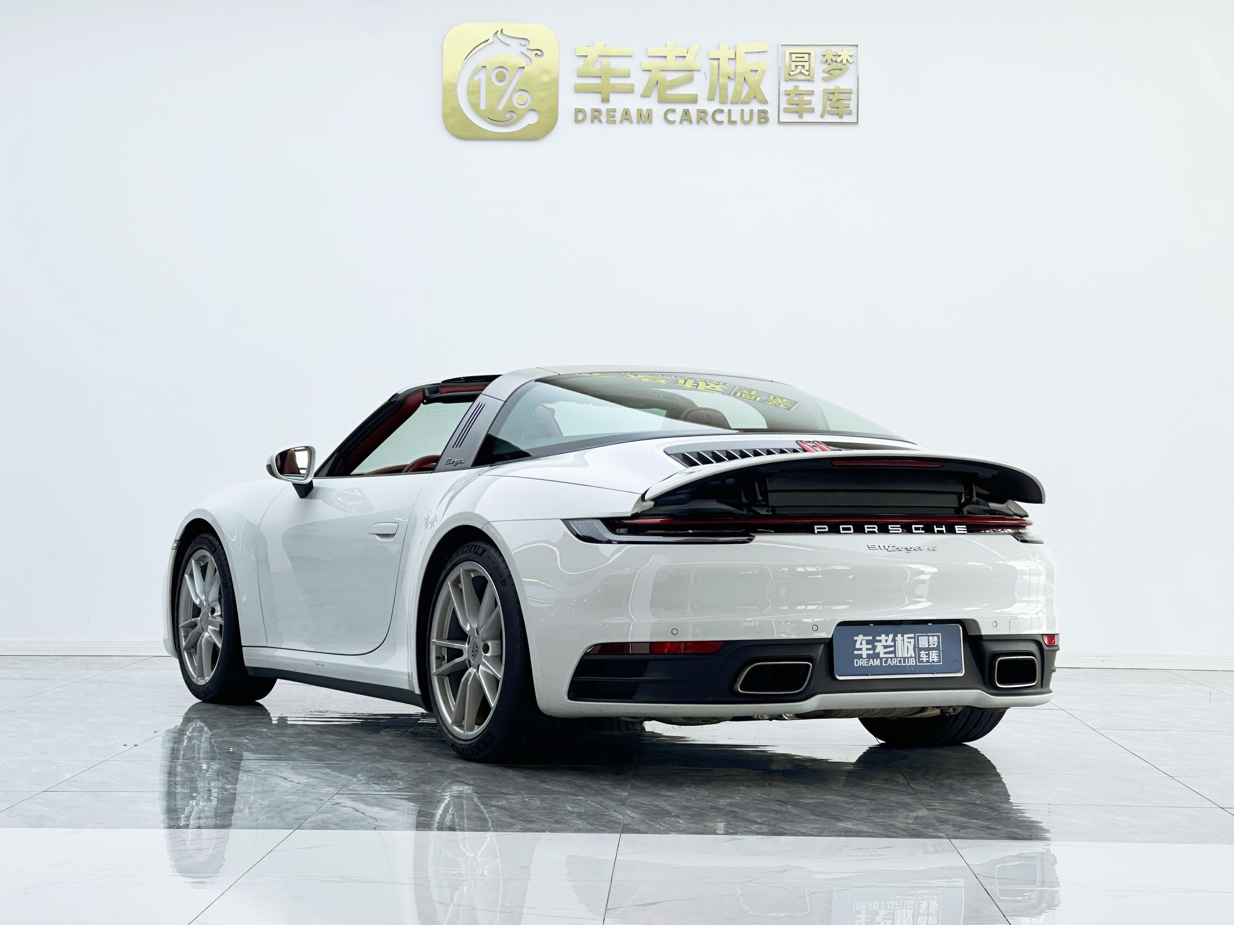 Porsche 911 2022 thumb 2