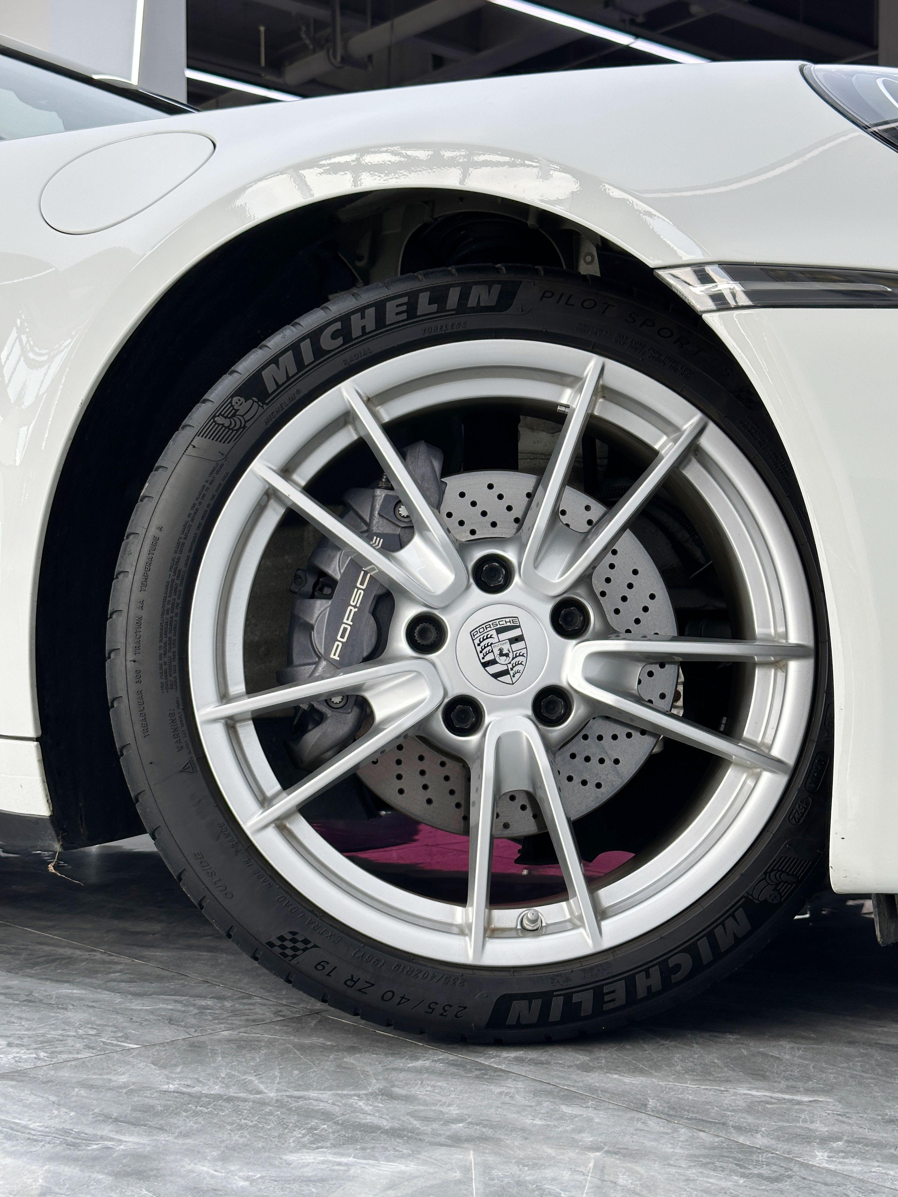 Porsche 911 2022 thumb 6