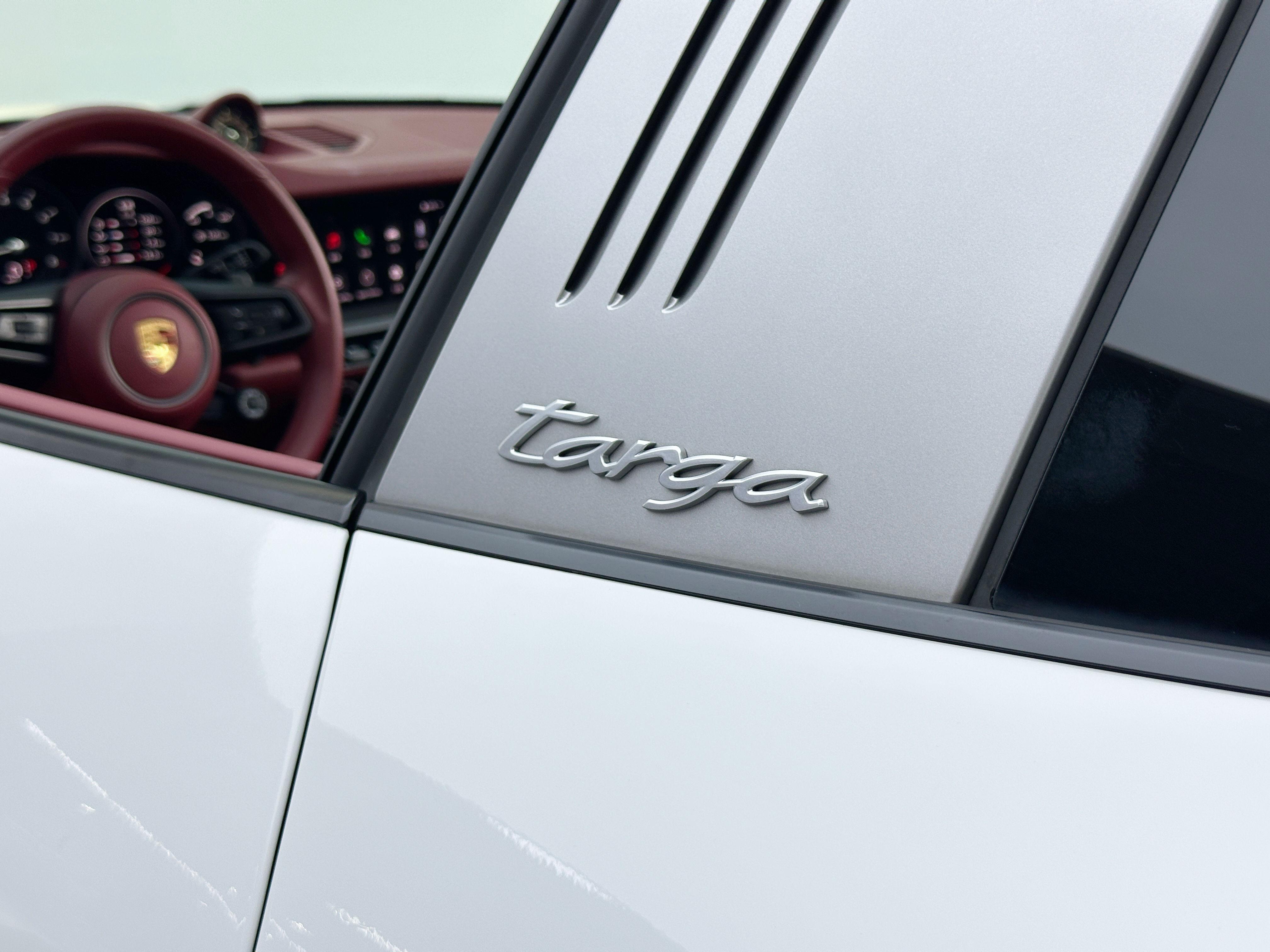 Porsche 911 2022 thumb 11