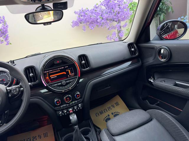 Mini Countryman 2018 thumb 11