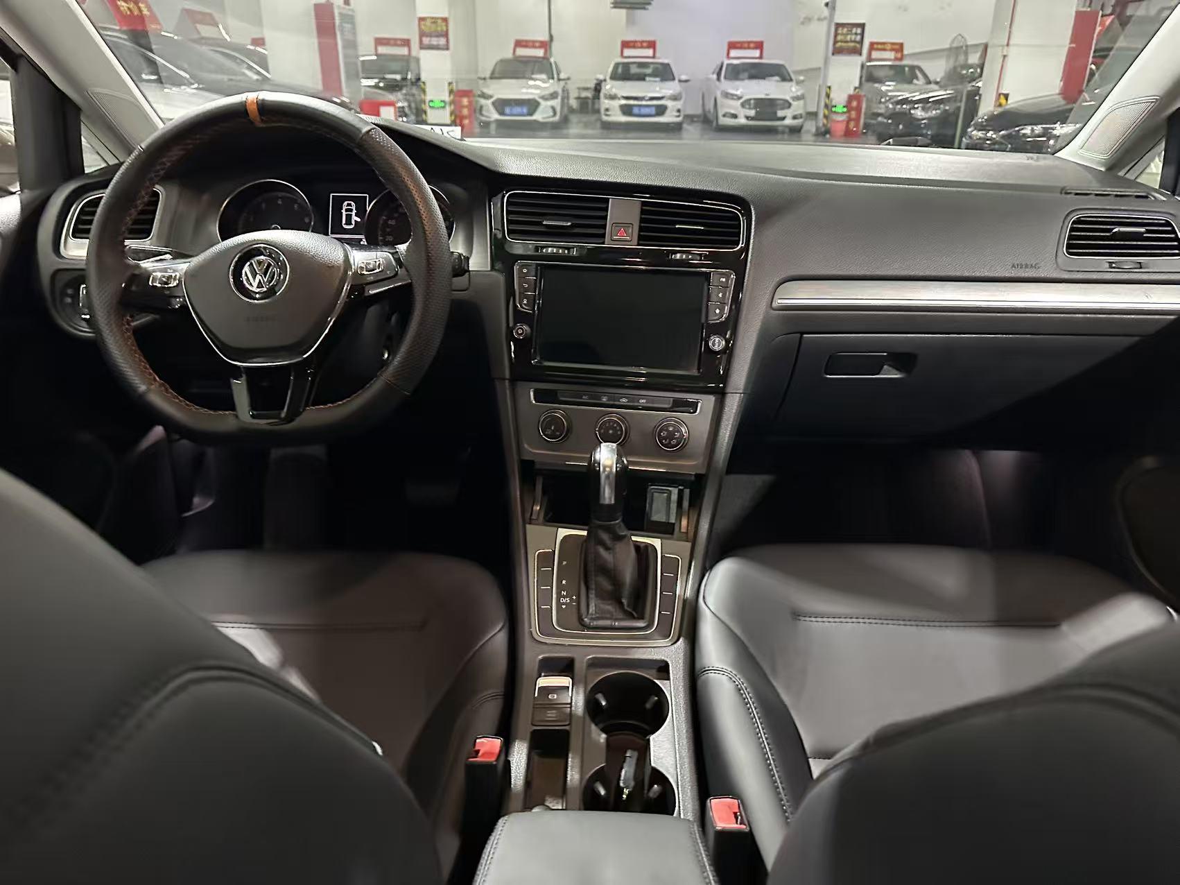 Volkswagen Golf Sportsvan 2016 thumb 6