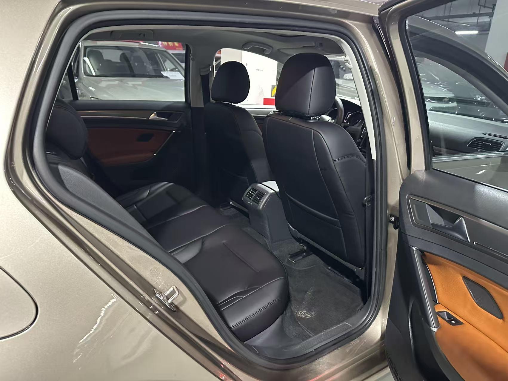 Volkswagen Golf Sportsvan 2016 thumb 12