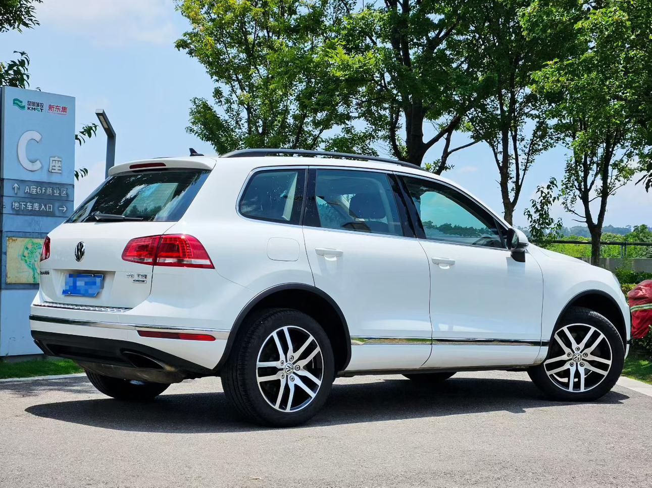 Volkswagen Touareg 2016 thumb 3