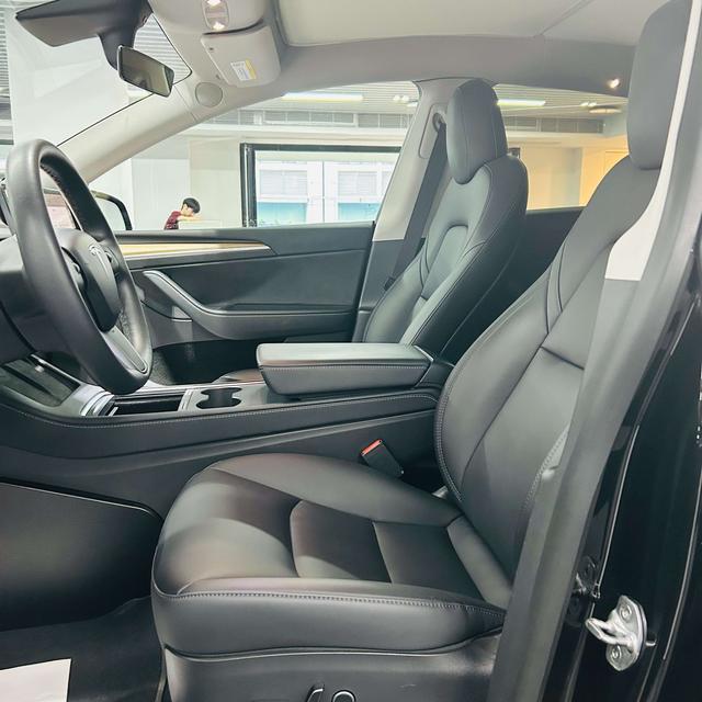Tesla Model Y 2021 thumb 7