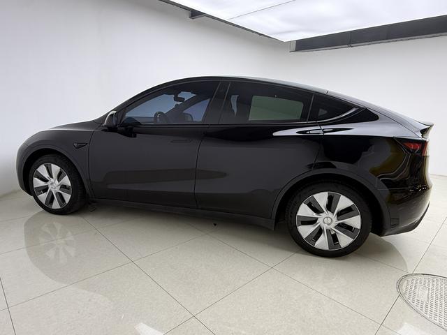 Tesla Model Y 2022 thumb 2