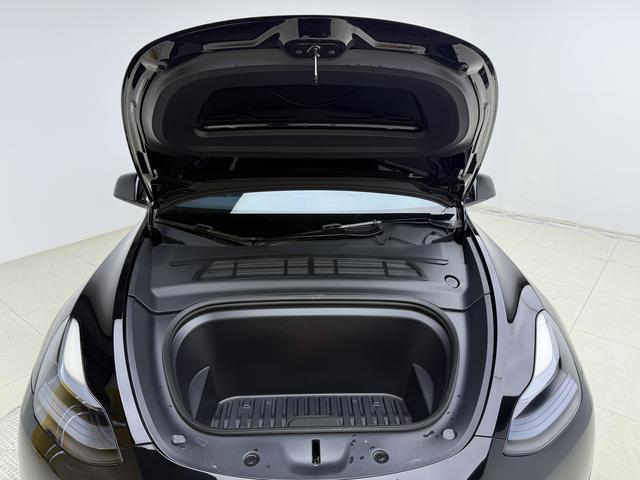 Tesla Model Y 2022 thumb 8