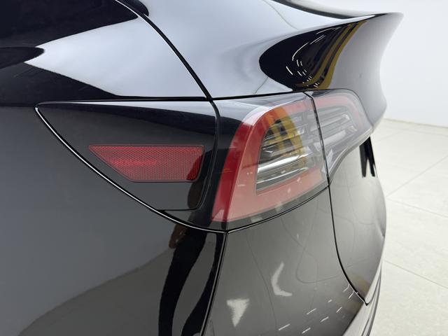 Tesla Model Y 2022 thumb 11