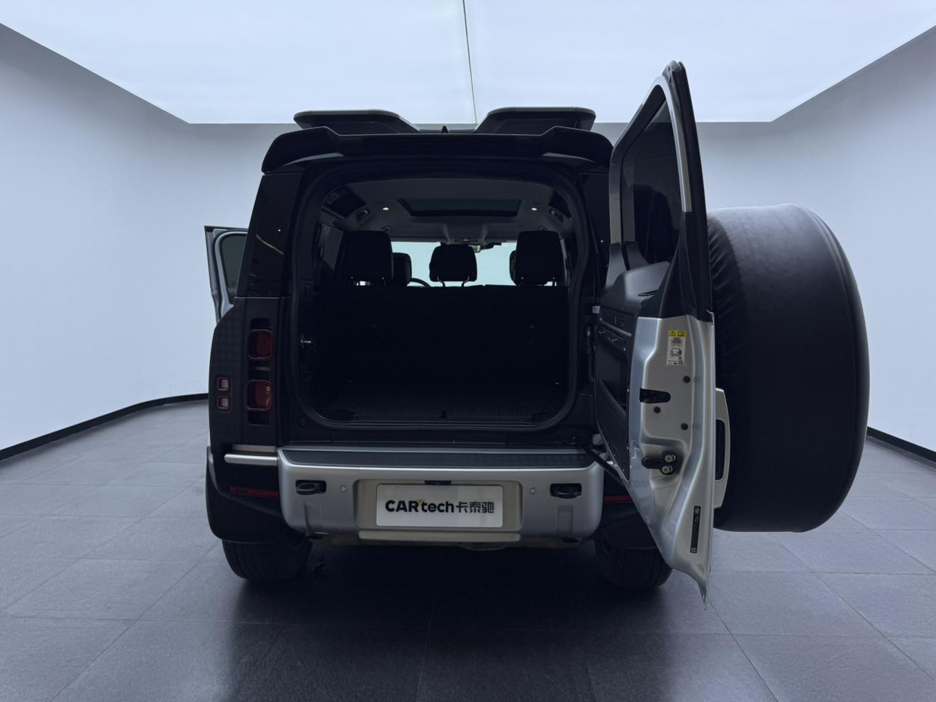 Land Rover Defender 2022 thumb 8