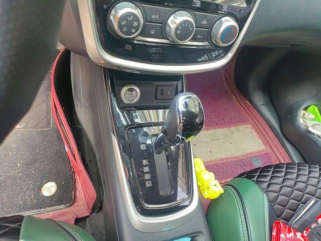 Nissan Tiida 2019 thumb 7