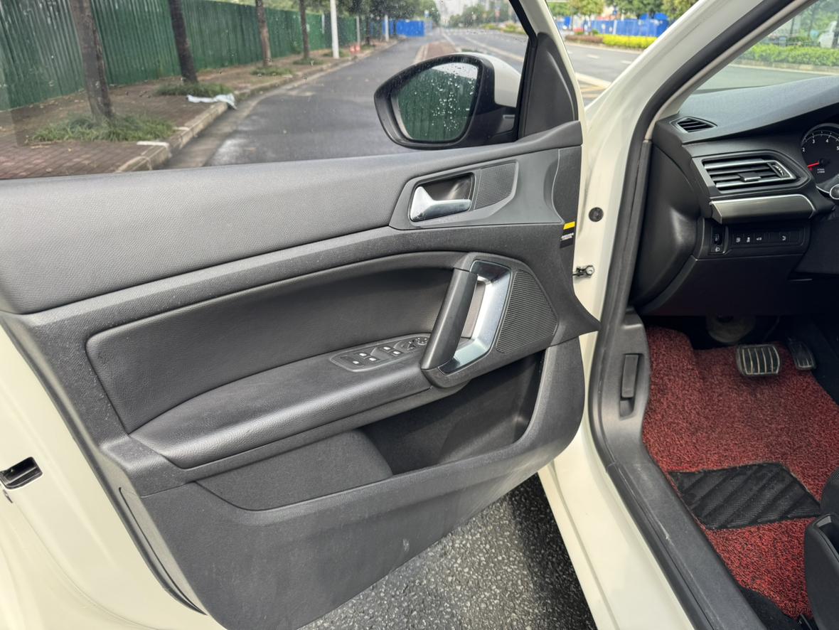 Peugeot 408 2016 thumb 9