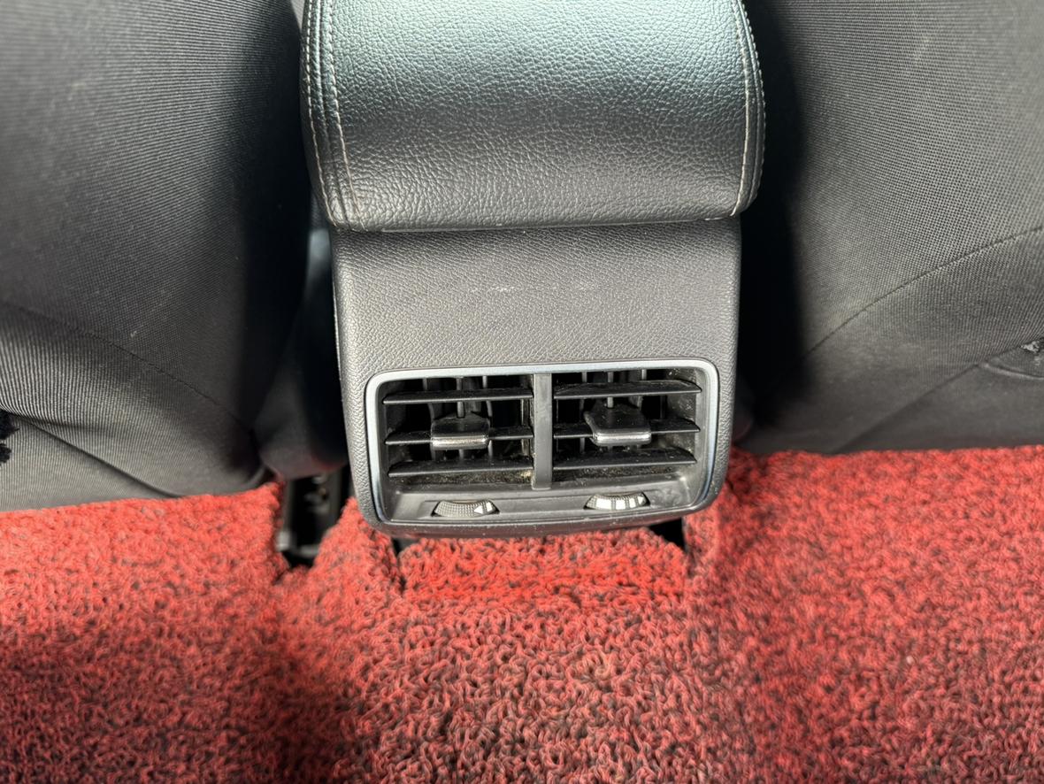 Peugeot 408 2016 thumb 10