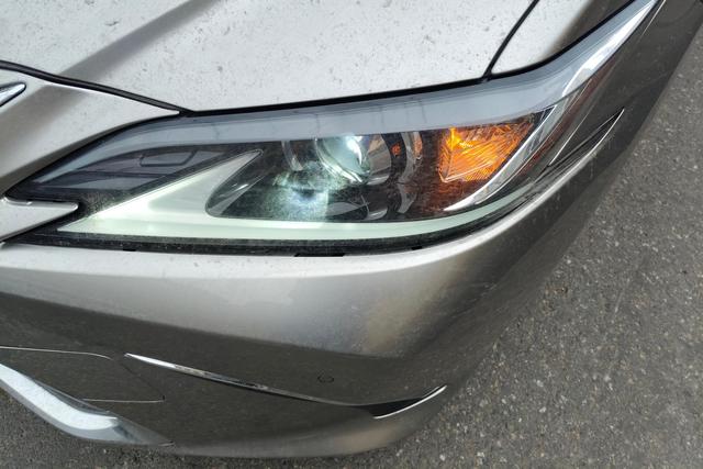 Lexus ES 2018 thumb 2