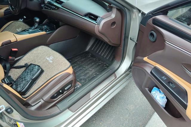 Lexus ES 2018 thumb 5