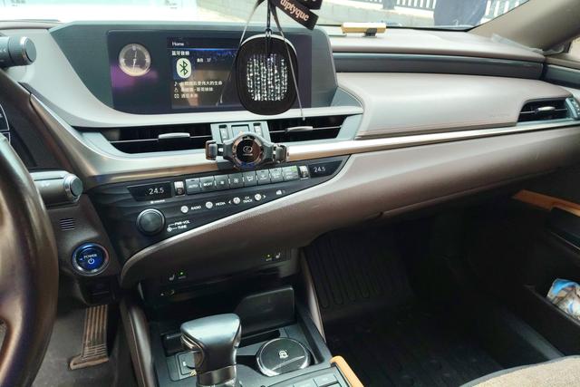 Lexus ES 2018 thumb 8